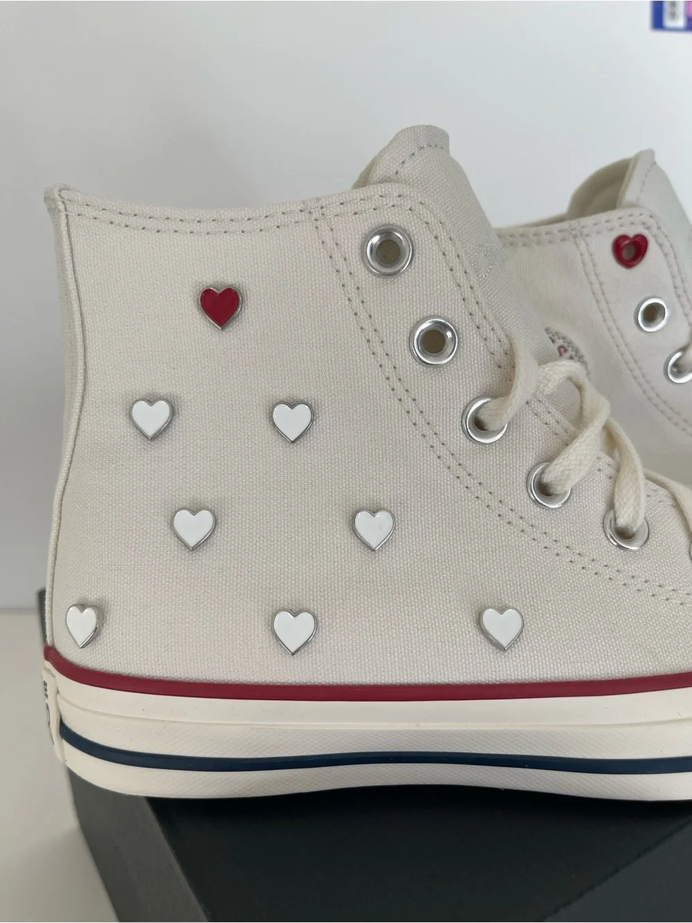 Converse Chuck Taylor All Star High top Women 6.5 Hearts style A19055C NIB